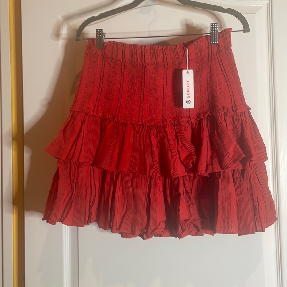 Sundry mini tier skirt NWT SIZE 3 ❤️🖤